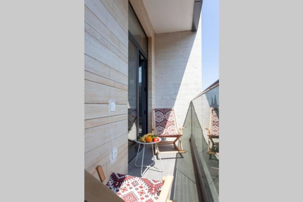 Тбилиси: Luxury Meets Convenience - 2 bdrm @ City Center