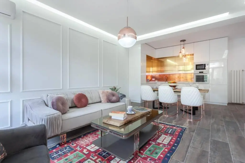 Тбилиси: Luxury Meets Convenience - 2 bdrm @ City Center