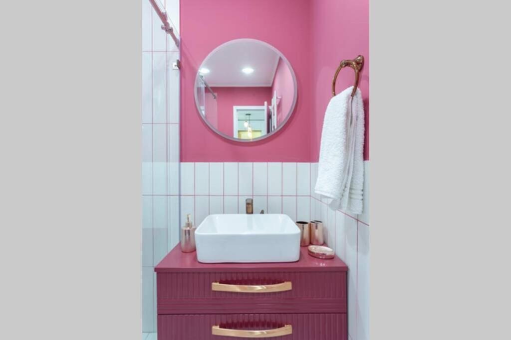 Тбилиси: Luxury Meets Convenience - 2 bdrm @ City Center