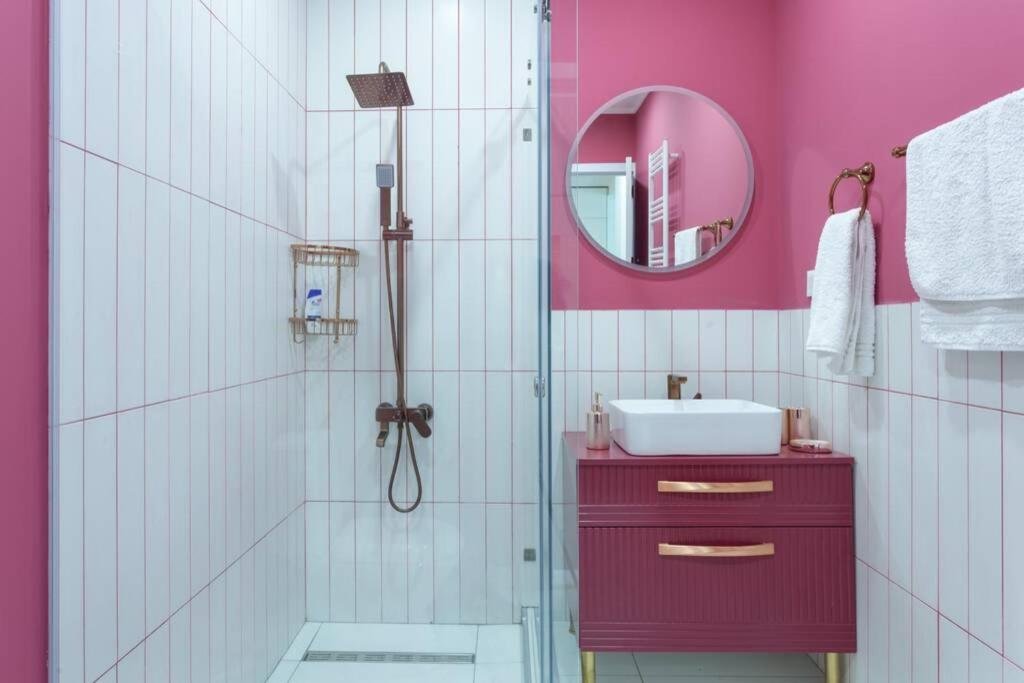 Тбилиси: Luxury Meets Convenience - 2 bdrm @ City Center