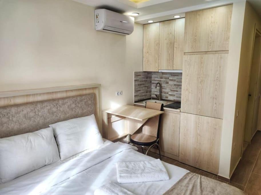 Батуми: Leo Group BEST Apartment 14-300B Sunrise Batumi
