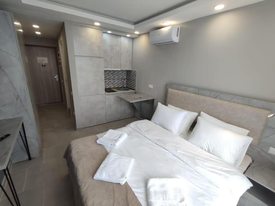 Батуми: Leo Group Apartment 14-302A Sunrise Batumi