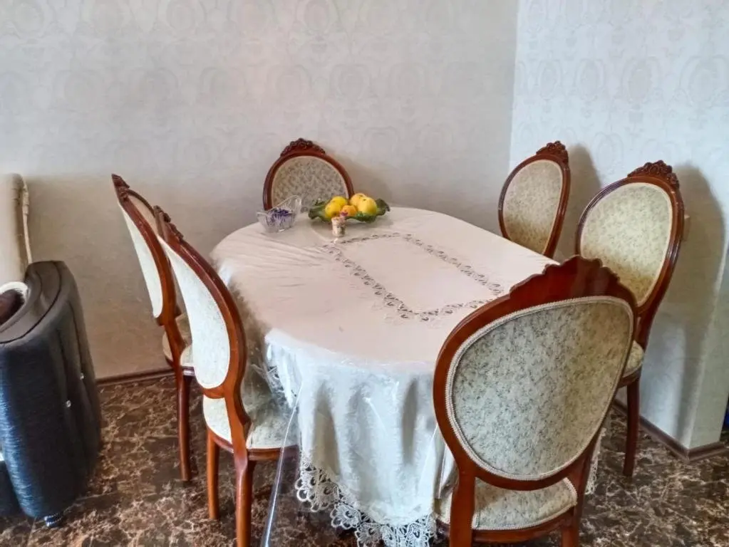 Батуми: Kvartira na perosmani 16/A. 7 etazh -75 kvartira