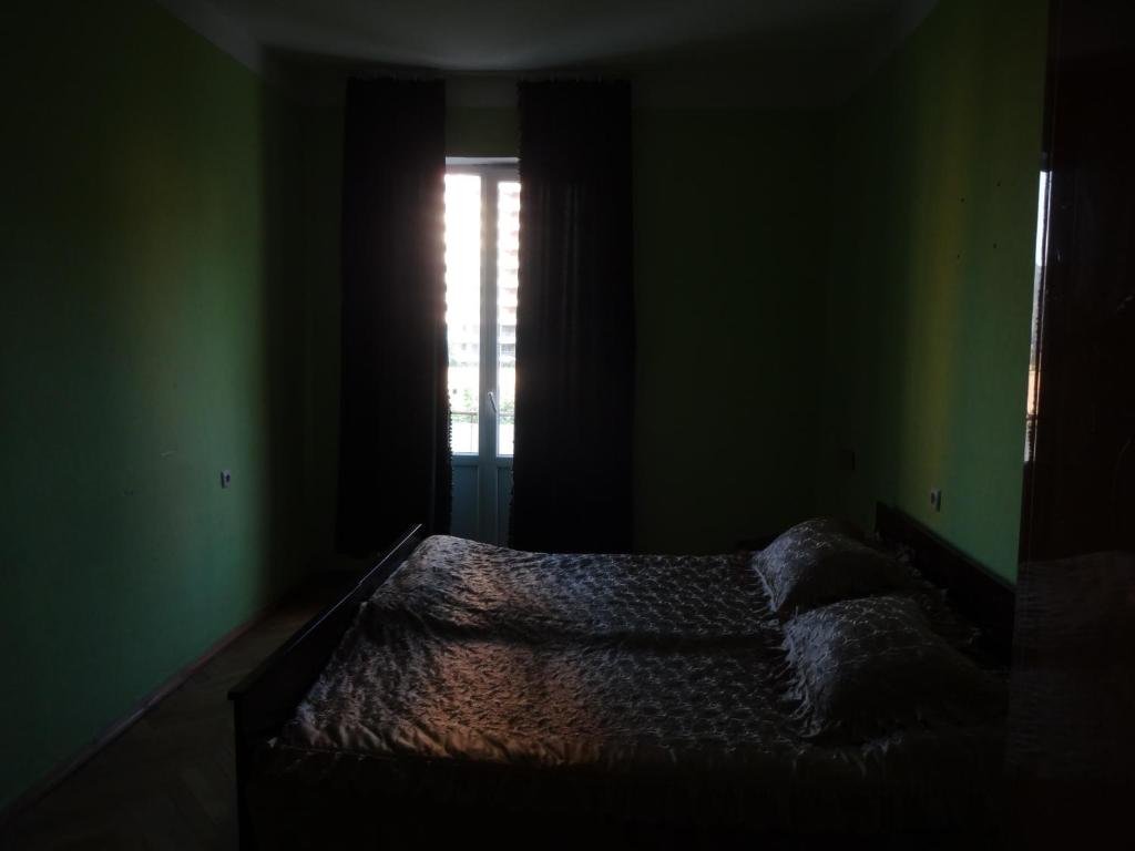 Тбилиси: 2 bedroom apartment in Saburtalo near Delisi Subway