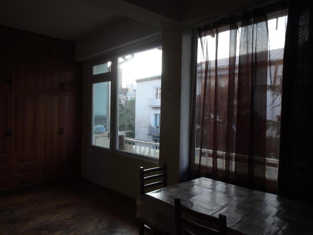 Тбилиси: 2 bedroom apartment in Saburtalo near Delisi Subway