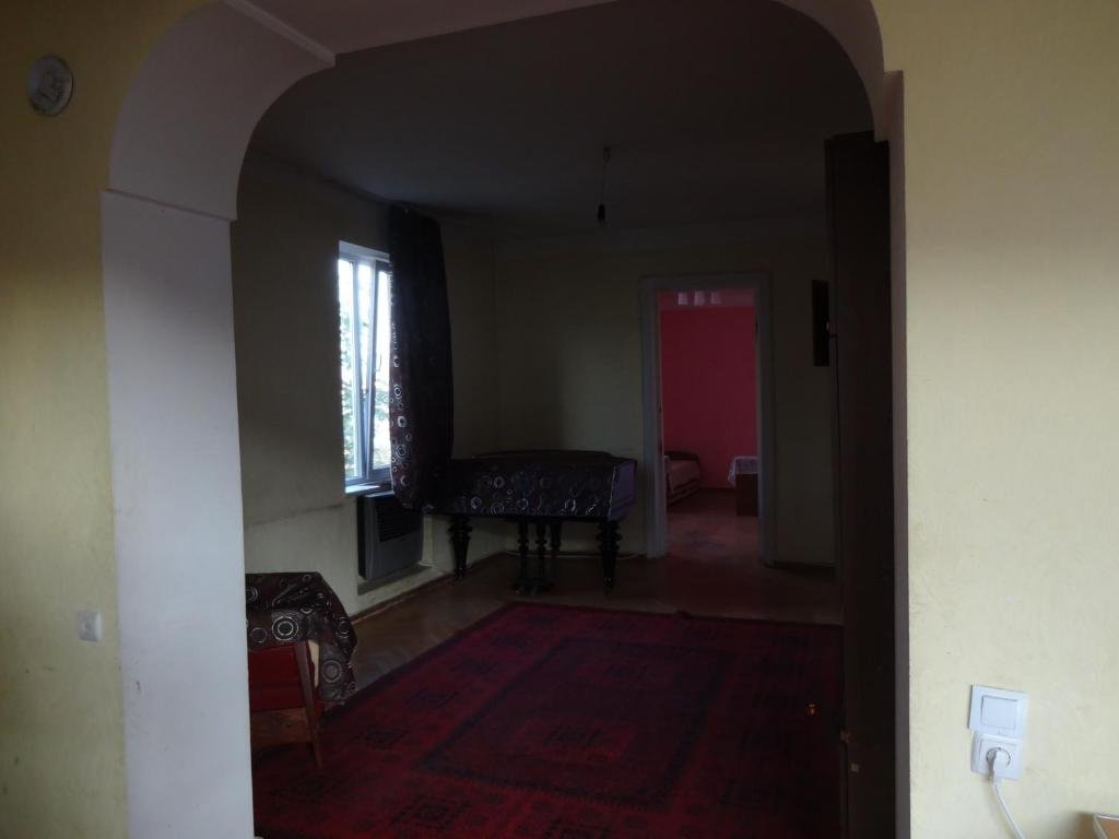 Тбилиси: 2 bedroom apartment in Saburtalo near Delisi Subway