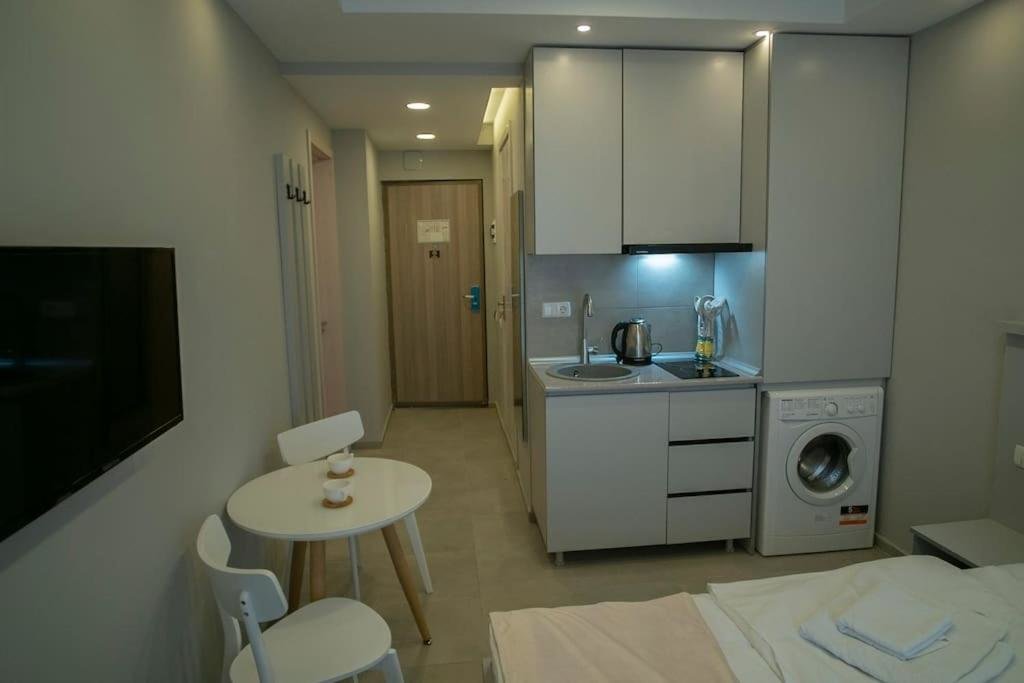 Батуми: Leo Group Apartment 10 200A Sunrise Batumi