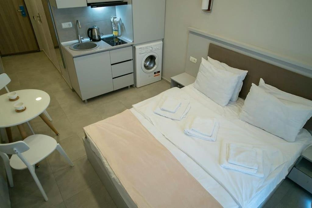 Батуми: Leo Group Apartment 10 200A Sunrise Batumi