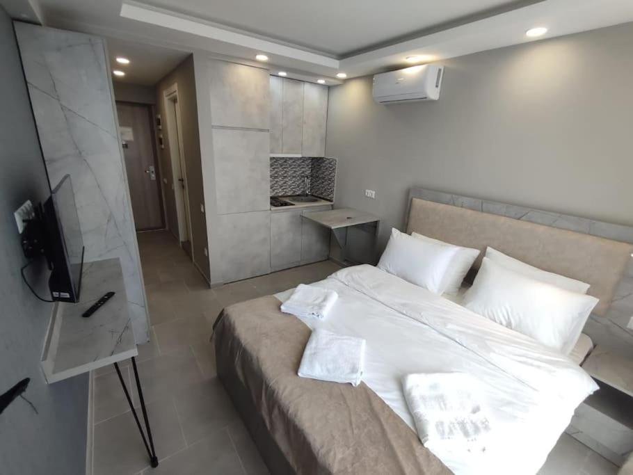 Батуми: Leo Group Apartment 14 302A Sunrise Batumi