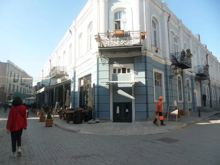 Тбилиси: 49/2 Davit Aghmashenebeli Avenue