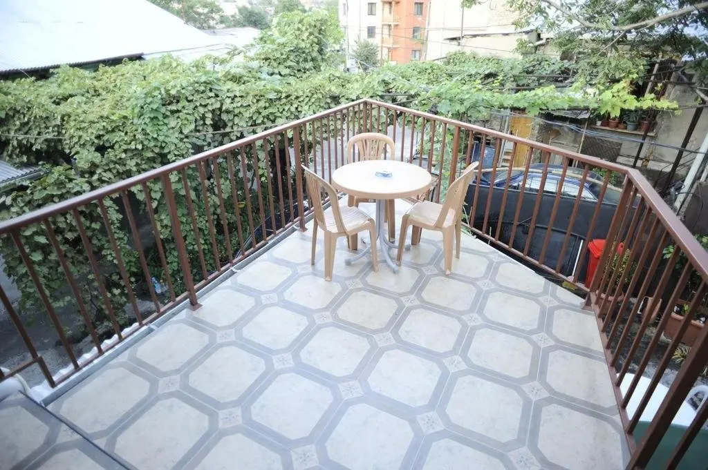 Тбилиси: 25 Ioseb Grishashvili Street