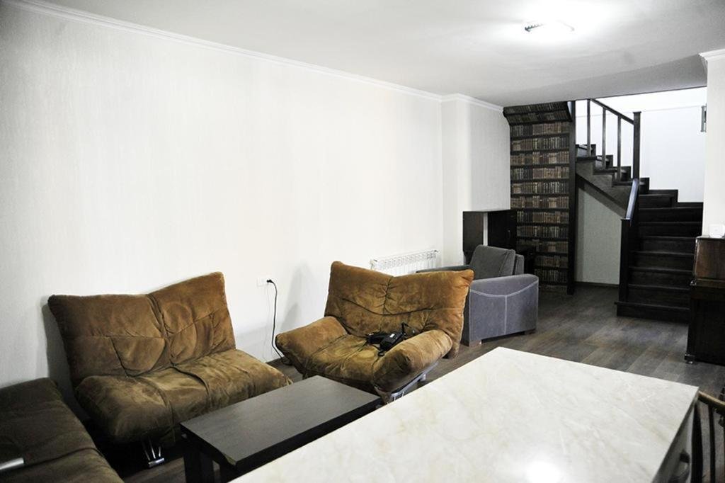 Тбилиси: 25 Ioseb Grishashvili Street