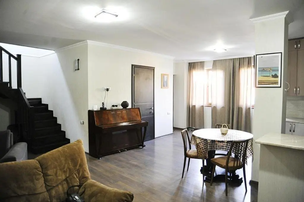 Тбилиси: 25 Ioseb Grishashvili Street