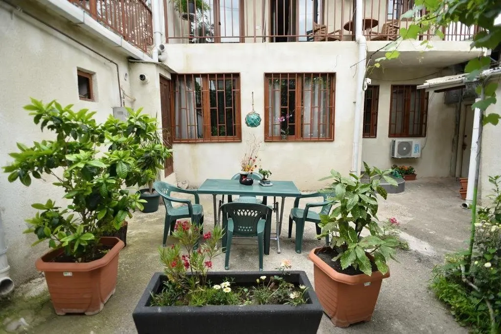 Тбилиси: 25 Ioseb Grishashvili Street