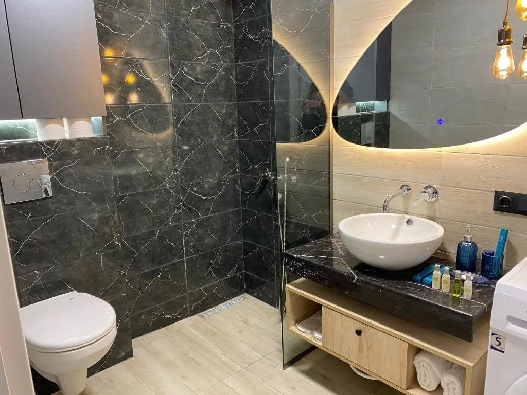 Тбилиси: Luxury 1 Bedroom Apartment In The Heart Of Tbilisi