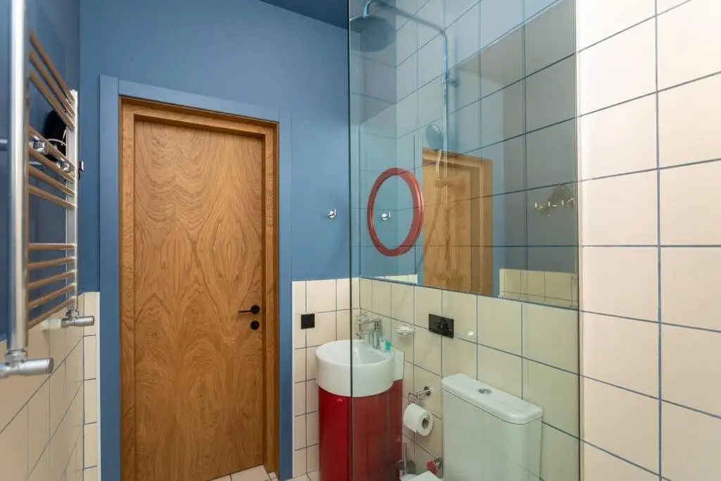Тбилиси: Newly Renovated Modern 2Br Apartment Near Fabrika