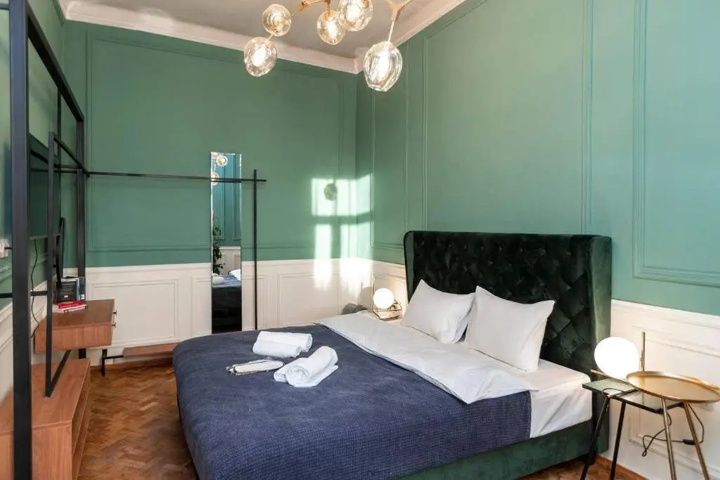 Тбилиси: Luminous And Stylish 2Br Apt In The City Center