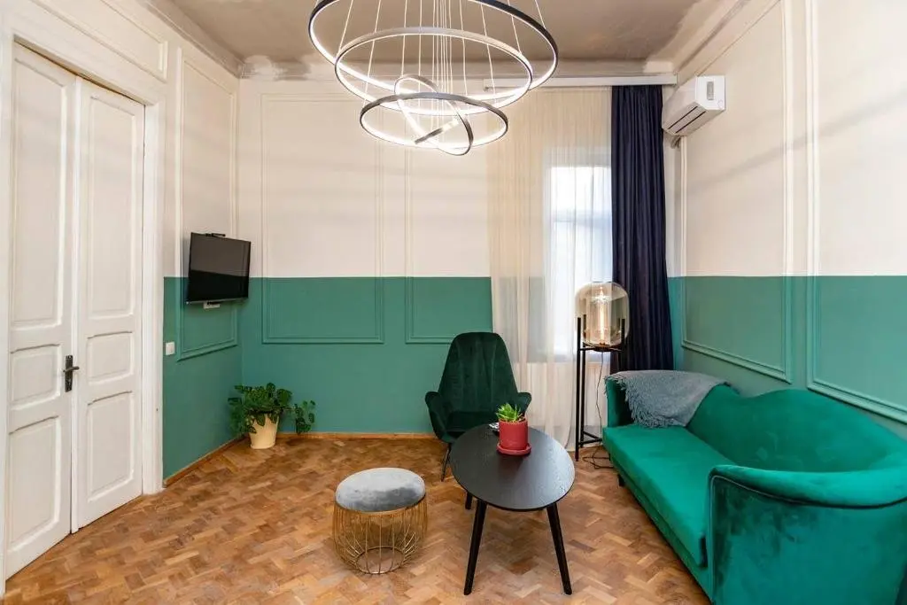 Тбилиси: Luminous And Stylish 2Br Apt In The City Center