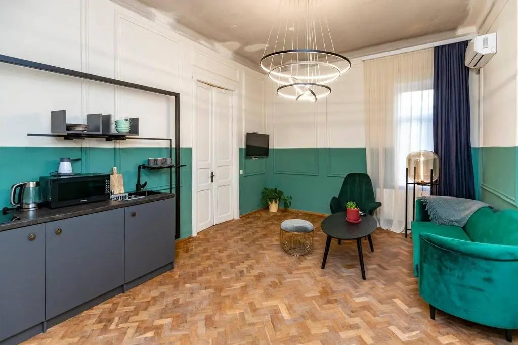 Тбилиси: Luminous And Stylish 2Br Apt In The City Center
