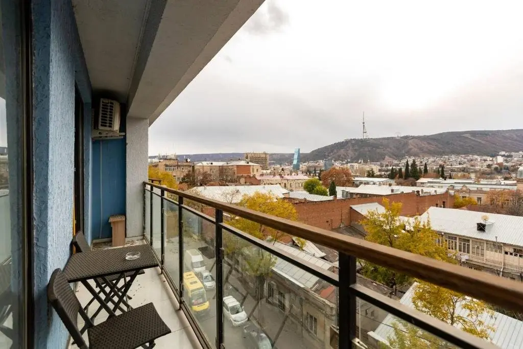 Тбилиси: Luminous Studio Apt W Balcony In Old Tbilisi