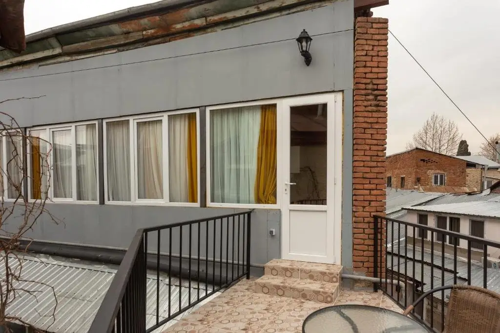 Тбилиси: Newly Renovated 2Br Apartment W Balcony