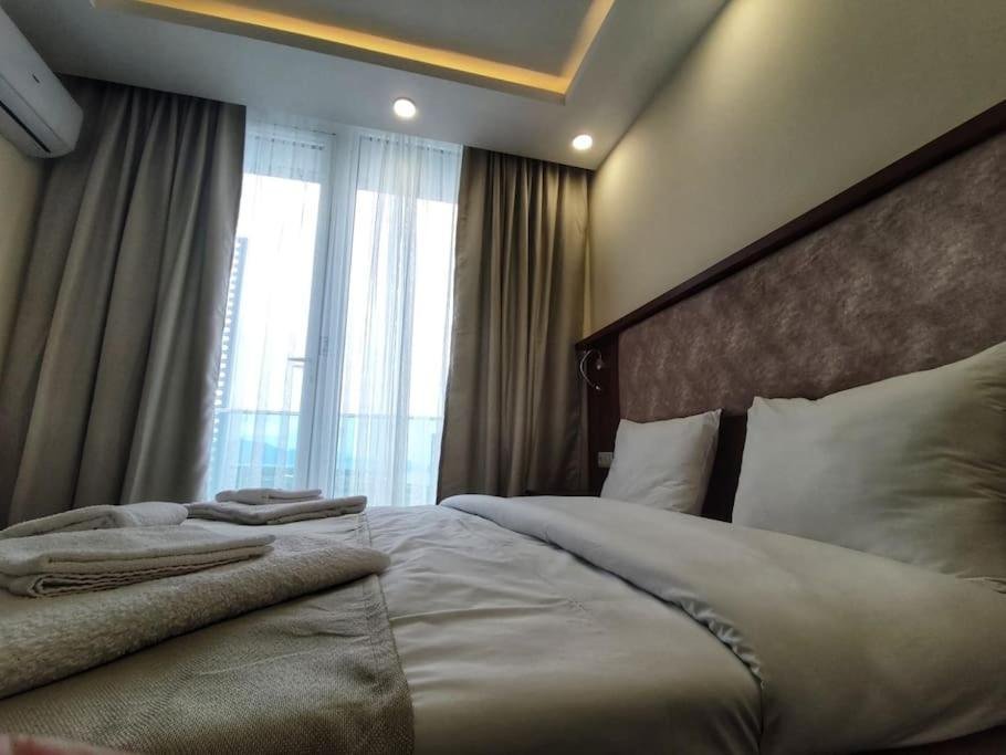 Батуми: Leo Group Apartment 14 302B Sunrise Batumi