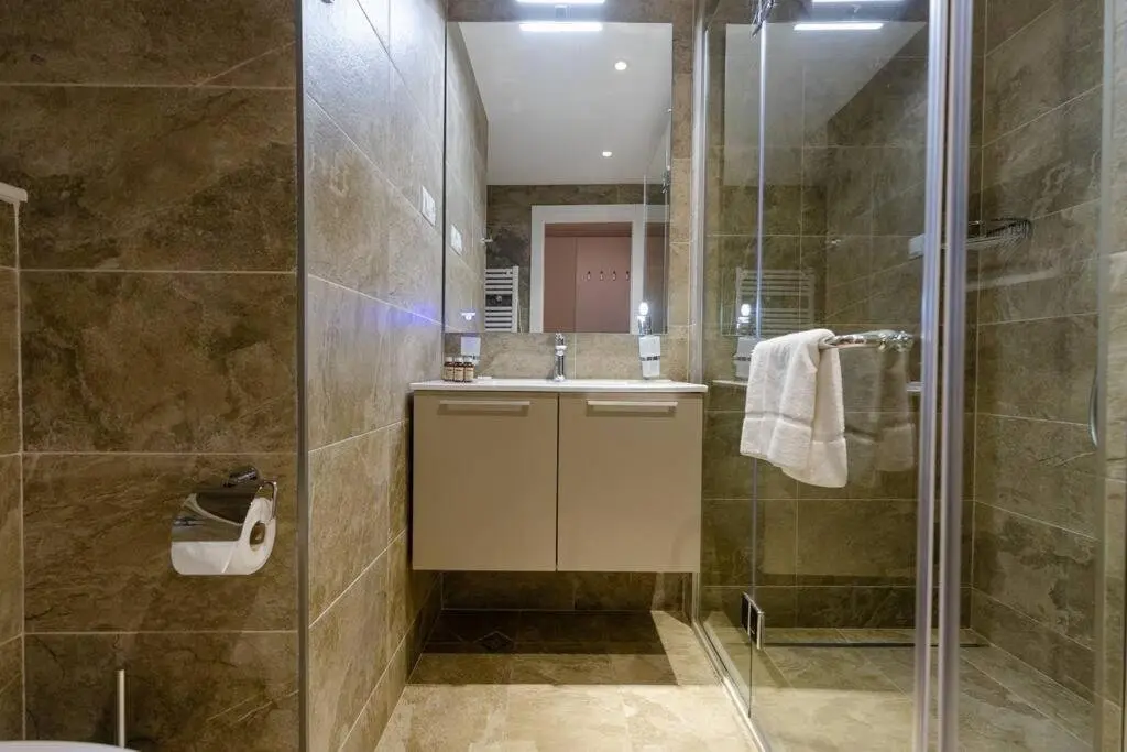 Батуми: Modern And Cozy Studio Apartment In The Heart Of Batumi