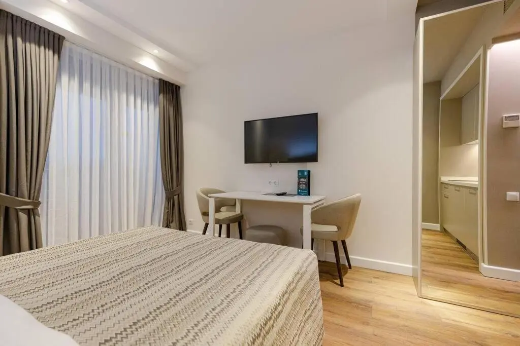 Батуми: Modern And Cozy Studio Apartment In The Heart Of Batumi