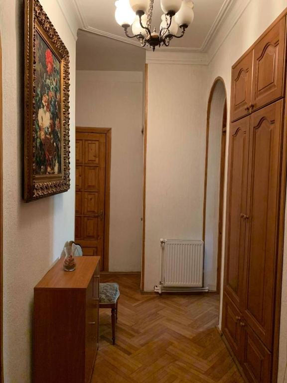Тбилиси: 2 Bedroom Apartment with living Room and Cabinet