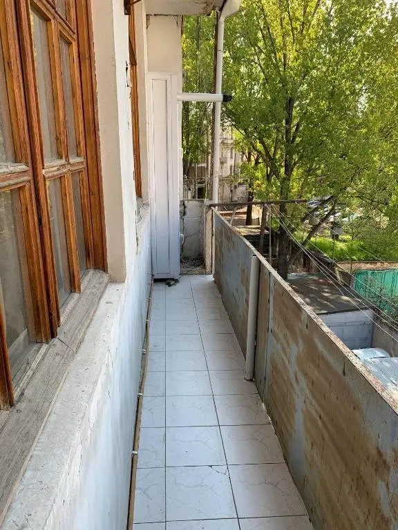 Тбилиси: 2 Bedroom Apartment with living Room and Cabinet