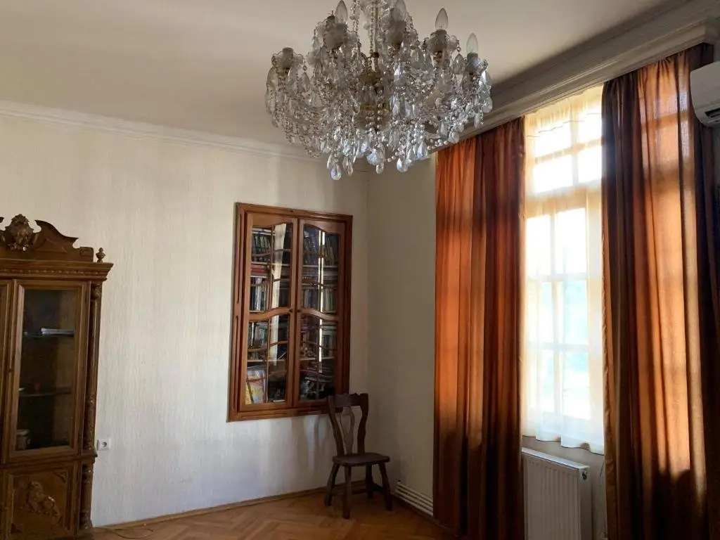 Тбилиси: 2 Bedroom Apartment with living Room and Cabinet