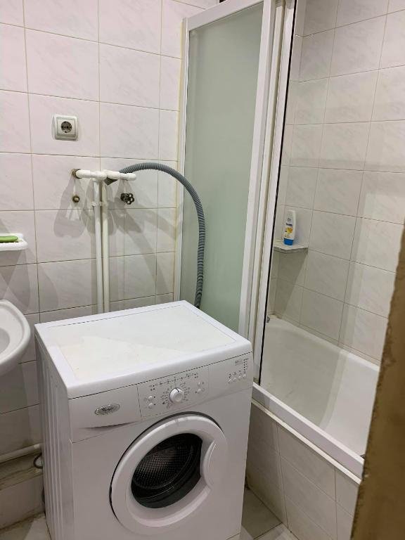 Тбилиси: 2 Bedroom Apartment with living Room and Cabinet