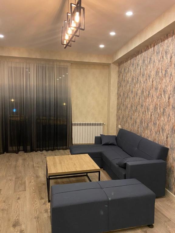 Тбилиси: Lovely 2 Bedroom Apartment With Balcony