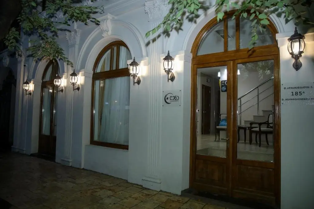Тбилиси: Aghmashenebeli street N185 a