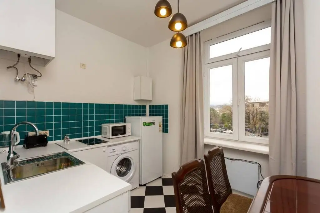 Тбилиси: Lovely 1Br Apt Next To Stamba Rooms