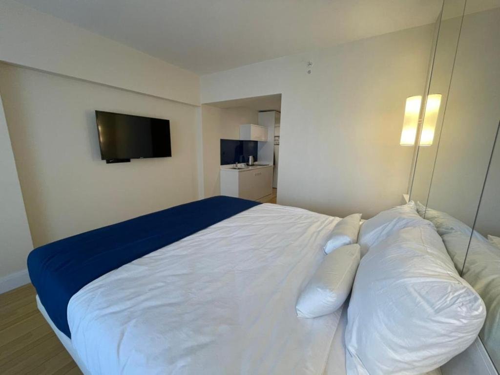 Батуми: Leo Group Apartment 27 63 Orbi Twin Tower Batumi