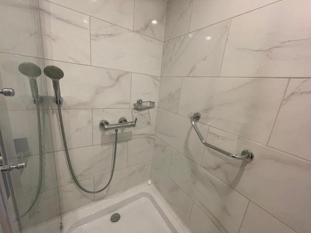 Батуми: Leo Group Apartment 27 63 Orbi Twin Tower Batumi