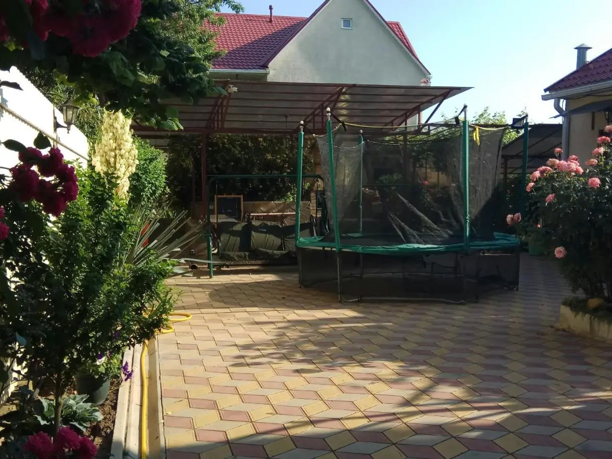 Голубицкая: Guest House Morskaya 51