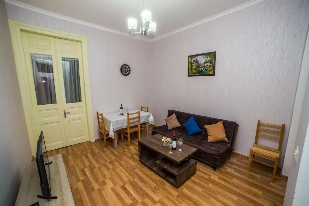 Тбилиси: 12 Nikoloz Izashvili Street