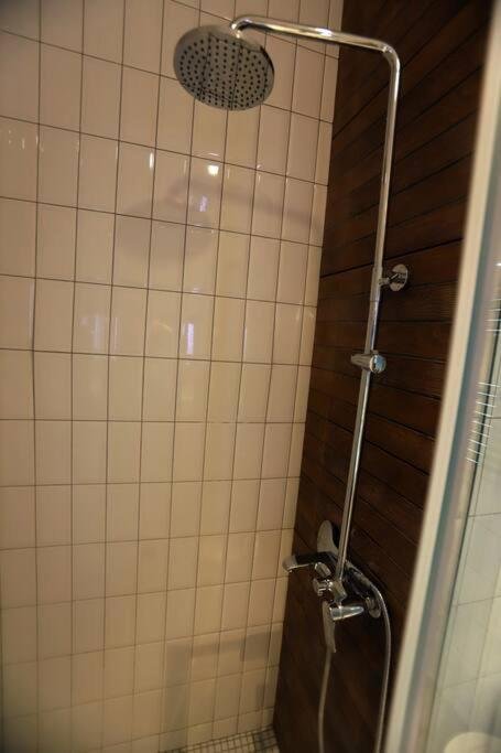 Тбилиси: Lovely 1 Bedroom Rental Unit With Free Parking.