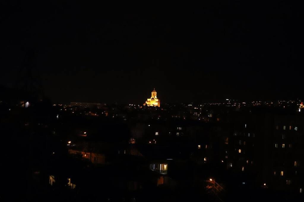 Тбилиси: Lovely 1 Bedroom Rental Unit With Free Parking.