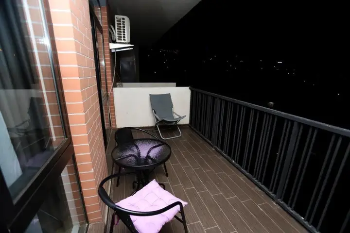 Тбилиси: Lovely 1 Bedroom Rental Unit With Free Parking.