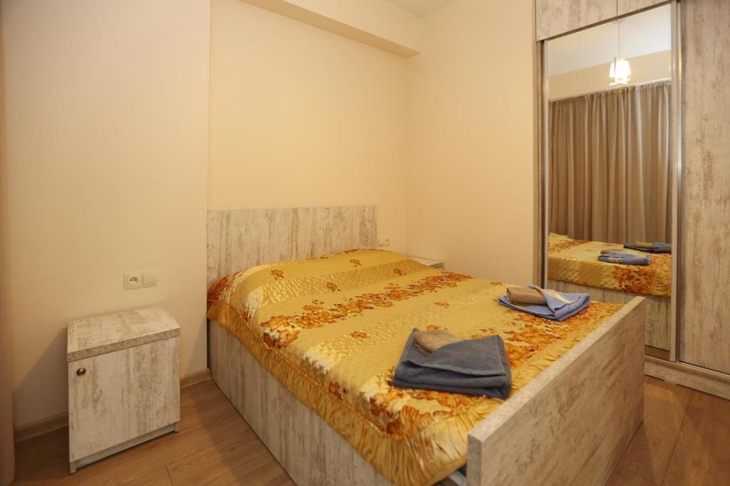 Тбилиси: 2BR Apartment near Turtle lake