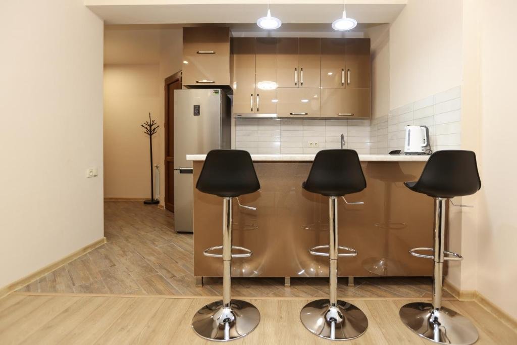 Тбилиси: 2BR Apartment near Turtle lake