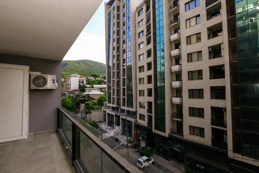 Тбилиси: 2BR Apartment near Turtle lake