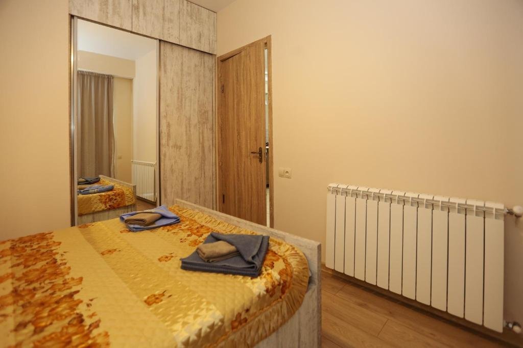 Тбилиси: 2BR Apartment near Turtle lake