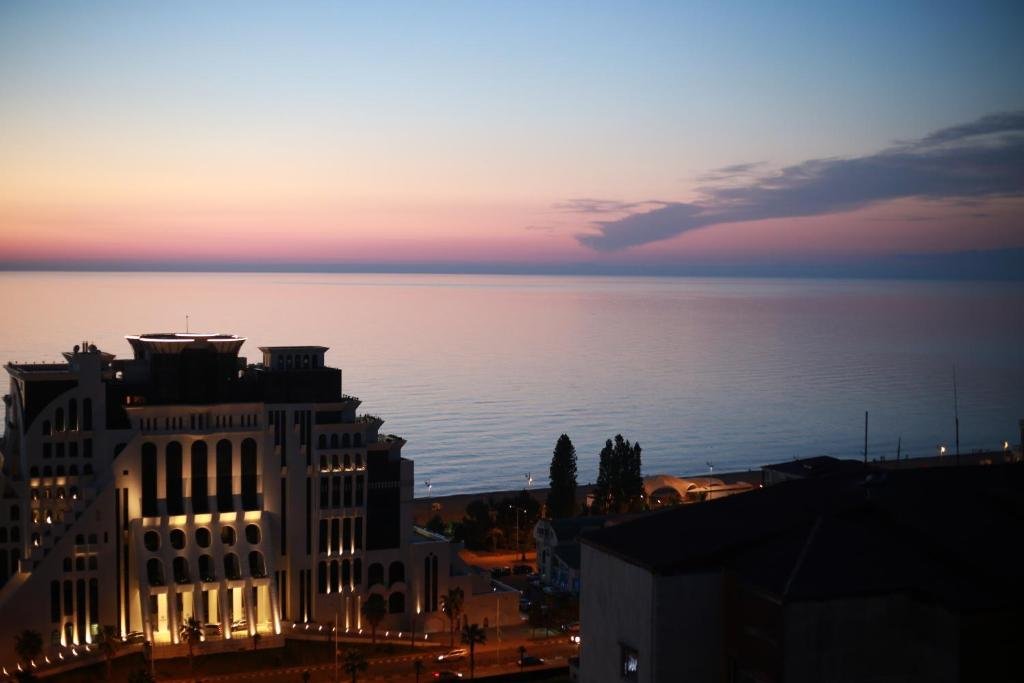 Батуми: Apartment in Batumi sea mountains 5-6 people