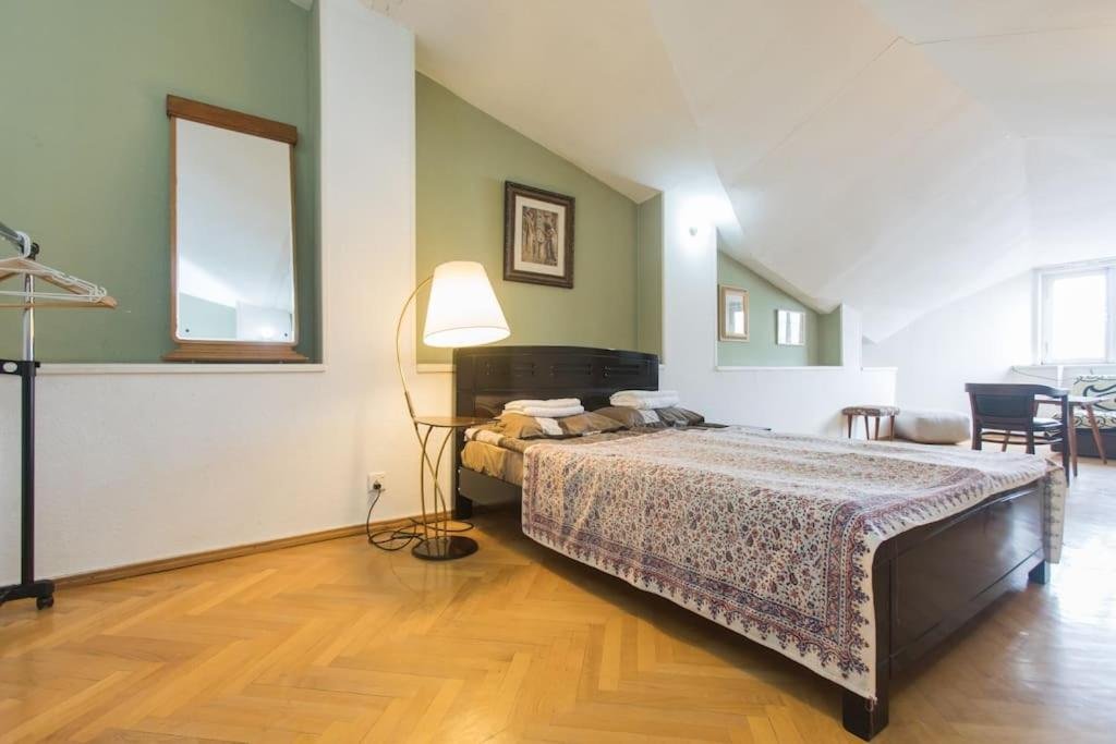 Тбилиси: Lia Residence Spacious Apartment In The Heart Of Tbilisi