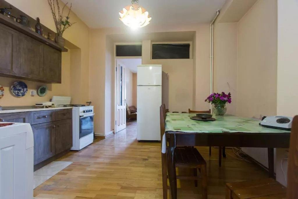 Тбилиси: Lia Residence Spacious Apartment In The Heart Of Tbilisi