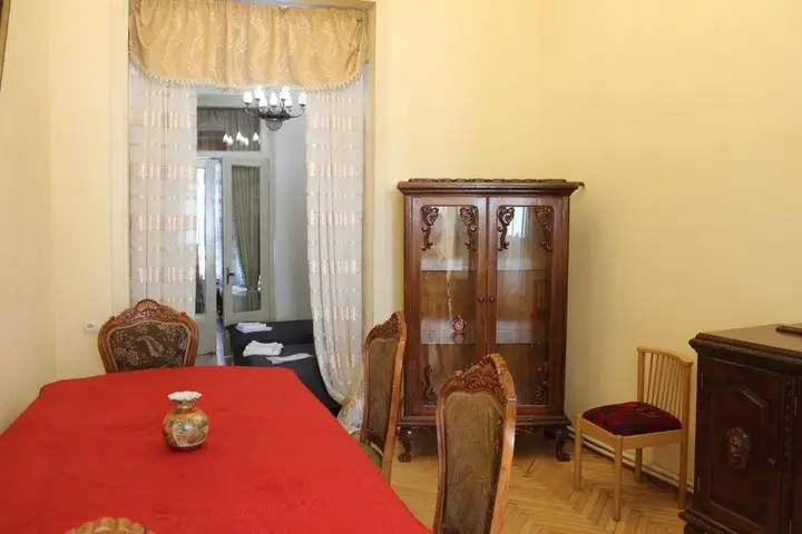 Тбилиси: Agmashenebeli avenue 132
